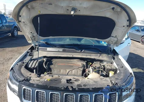 2018 Jeep Compass Latitude 4X4 from USA, damaged, VIN 3C4NJDBB9JT393364